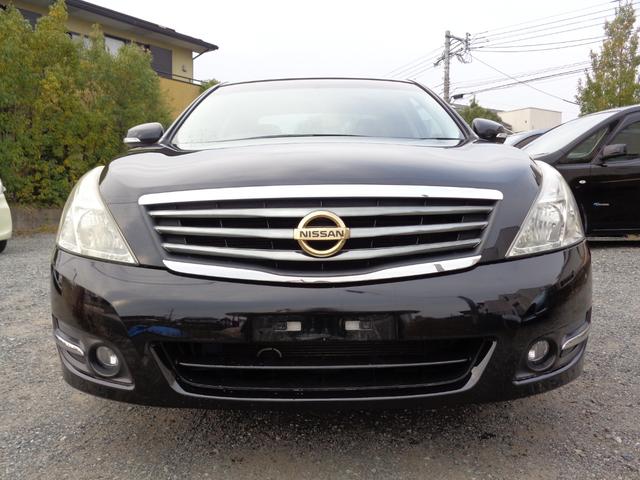 ティアナ ２５０ＸＬ　スポーティセレクション　レザーシート　インパル１９インチアルミホイール　フルセグナビ　ＥＴＣ　Ｂｌｕｅｔｏｏｔｈオーディオ　フロントカメラ　バックカメラ　サイドカメラ　パワーシート　オットマン　ゴールドエンブレム（12枚目）