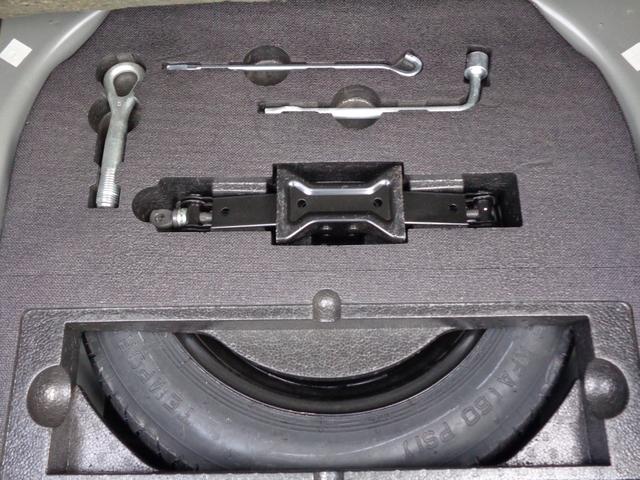 ティアナ ２５０ＸＬ　スポーティセレクション　レザーシート　インパル１９インチアルミホイール　フルセグナビ　ＥＴＣ　Ｂｌｕｅｔｏｏｔｈオーディオ　フロントカメラ　バックカメラ　サイドカメラ　パワーシート　オットマン　ゴールドエンブレム（26枚目）