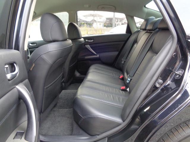 ティアナ ２５０ＸＬ　スポーティセレクション　レザーシート　インパル１９インチアルミホイール　フルセグナビ　ＥＴＣ　Ｂｌｕｅｔｏｏｔｈオーディオ　フロントカメラ　バックカメラ　サイドカメラ　パワーシート　オットマン　ゴールドエンブレム（32枚目）