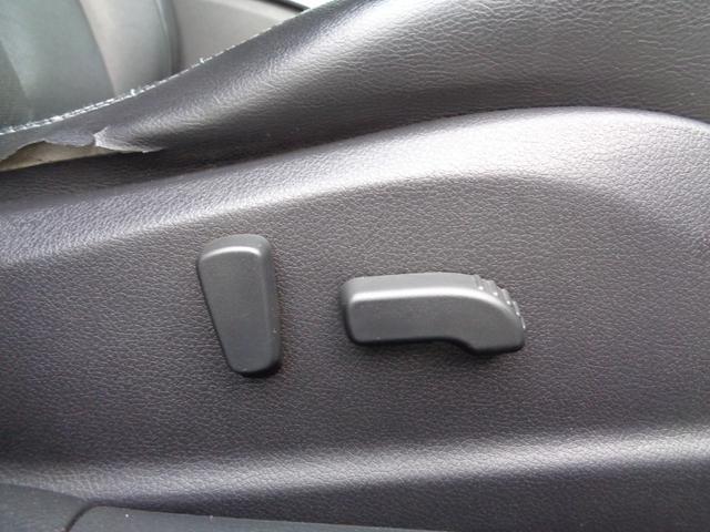 ティアナ ２５０ＸＬ　スポーティセレクション　レザーシート　インパル１９インチアルミホイール　フルセグナビ　ＥＴＣ　Ｂｌｕｅｔｏｏｔｈオーディオ　フロントカメラ　バックカメラ　サイドカメラ　パワーシート　オットマン　ゴールドエンブレム（50枚目）