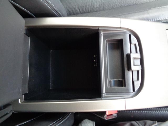 ティアナ ２５０ＸＬ　スポーティセレクション　レザーシート　インパル１９インチアルミホイール　フルセグナビ　ＥＴＣ　Ｂｌｕｅｔｏｏｔｈオーディオ　フロントカメラ　バックカメラ　サイドカメラ　パワーシート　オットマン　ゴールドエンブレム（70枚目）