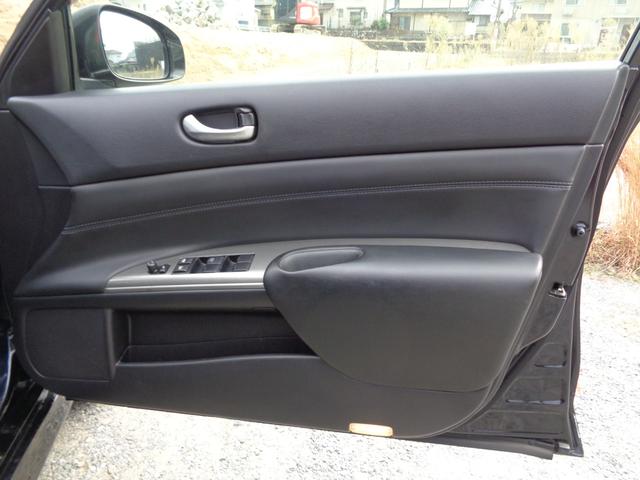 ティアナ ２５０ＸＬ　スポーティセレクション　レザーシート　インパル１９インチアルミホイール　フルセグナビ　ＥＴＣ　Ｂｌｕｅｔｏｏｔｈオーディオ　フロントカメラ　バックカメラ　サイドカメラ　パワーシート　オットマン　ゴールドエンブレム（72枚目）