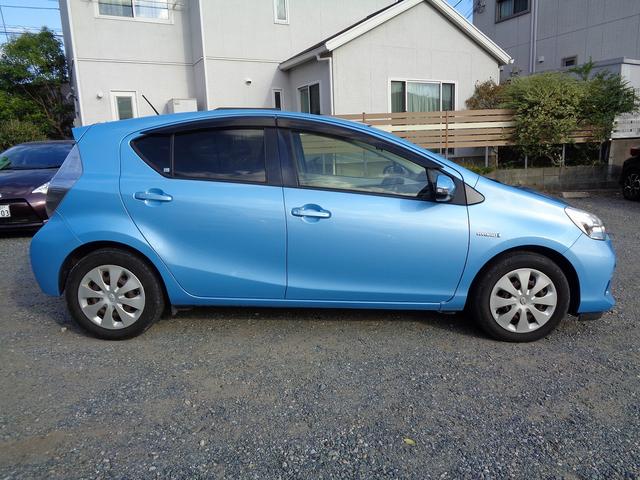 アクア Ｓ　禁煙車・シートヒーター・タイヤ２０２４年製・フルセグナビ・バックカメラ・Ｂｌｕｅｔｏｏｔｈオーディオ・スマートキー２個・ＥＴＣ・ドラレコ（4枚目）