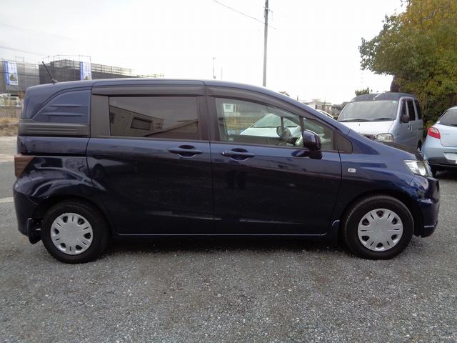 フリードスパイク Ｇ　ジャストセレクション　フルセグナビ・バックカメラ・タイヤ２０２４年製・片側電動スライドドア・スマートキー２個・オートライト・ＨＩＤ・オートエアコン（4枚目）