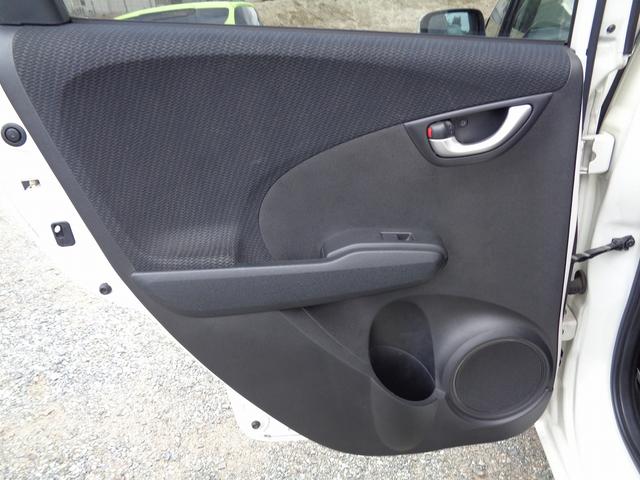 フィットハイブリッド スマートセレクション ワンセグナビ・バックカメラ・DVD視聴・スマートキー・HID・オートライト・オートクルーズコントロール(18枚目)