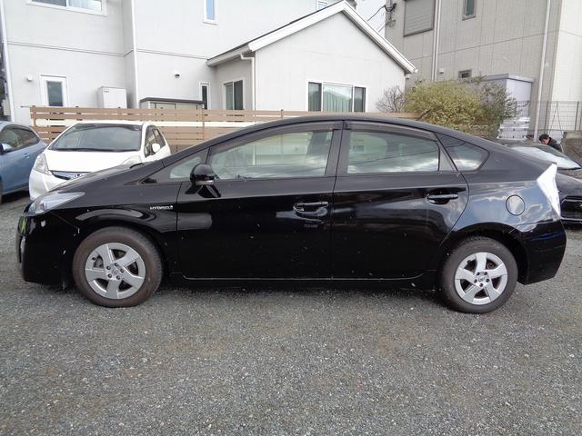 プリウス Ｌ　禁煙車・ワンセグポータブルナビ・ＥＴＣ・オートライト・スマートキー２個・ＡＵＸ・ＵＳＢ入力（8枚目）