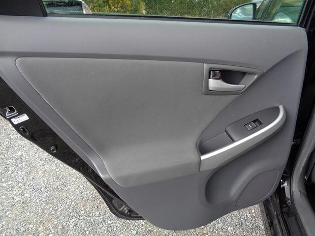 プリウス Ｌ　禁煙車・ワンセグポータブルナビ・ＥＴＣ・オートライト・スマートキー２個・ＡＵＸ・ＵＳＢ入力（19枚目）