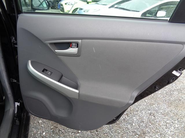 プリウス Ｌ　禁煙車・ワンセグポータブルナビ・ＥＴＣ・オートライト・スマートキー２個・ＡＵＸ・ＵＳＢ入力（23枚目）