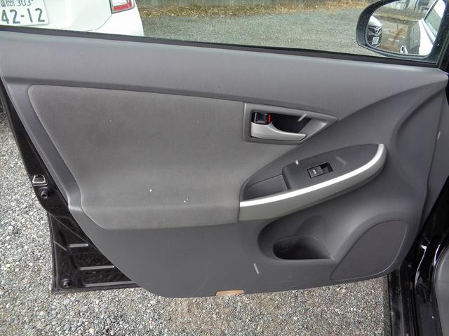 プリウス Ｌ　禁煙車・ワンセグポータブルナビ・ＥＴＣ・オートライト・スマートキー２個・ＡＵＸ・ＵＳＢ入力（28枚目）