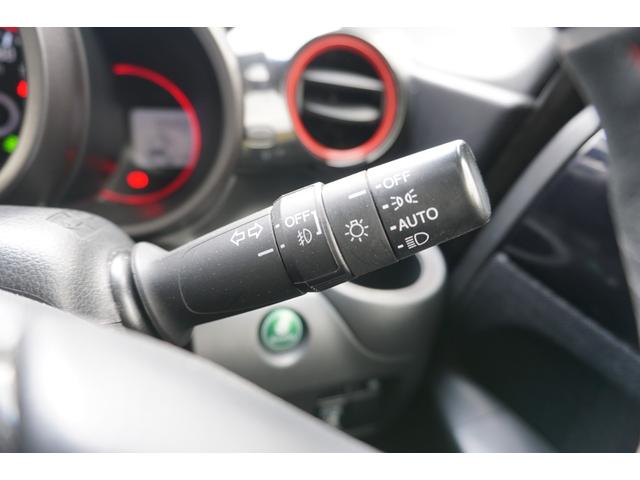 Ｎ－ＢＯＸカスタム Ｇ・Ｌパッケージ　ツートンカラー　ルーフシルバー　グリルブラック　ワンセグナビ　バックカメラ　ＥＴＣ　スマートキー２個　リア席サンシェード　ＨＩＤ　ＬＥＤルームランプ　１４インチアルミホイール（42枚目）