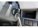 掲載前に車内の掃除機掛けと専用洗剤にてシート清掃とシミ抜きとクリーニング、ヘッドライトの黄ばみを除去しコーティング剤をヘッドライト表面に塗布、エアコンガス補充、洗車、フロアマット洗浄を行っています。