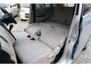 運転席と助手席を倒すと足を延ばして休憩出来ます!掲載前に車内清掃、シートのシミ抜きとクリーニング抗菌、マット洗浄清掃、ヘッドライトの研磨コーティングを行っています。