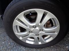 お客様から直接買い取った車を中心に販売しているため他店と比べ流通コストが異なります。そのため、他より安く回転が早く限られたスペースで販売を行っています。Ｇｏｏフリー電話：００７８−６０４８−８１２８ 2