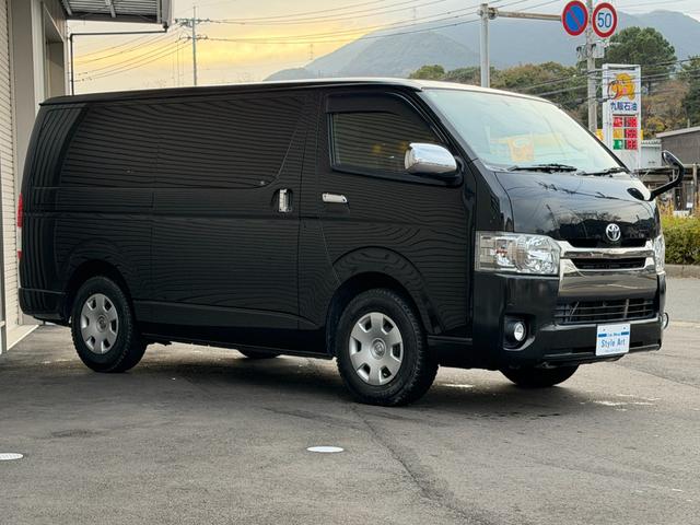 ハイエースバン スーパーＧＬ　ダークプライム　ナビ　ＴＶ　ＥＴＣ　Ｂｌｕｅｔｏｏｔｈオーディオ　スマートキー　ＬＥＤヘッドライト　両側スライドドア（7枚目）