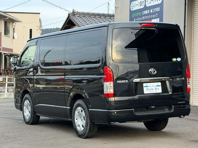 ハイエースバン スーパーＧＬ　ダークプライム　ナビ　ＴＶ　ＥＴＣ　Ｂｌｕｅｔｏｏｔｈオーディオ　スマートキー　ＬＥＤヘッドライト　両側スライドドア（9枚目）