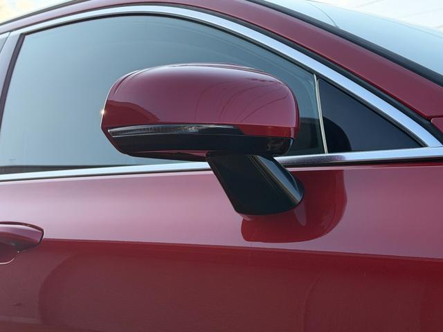 Ｖ６０ Ｔ５　モメンタム　８ＡＴ　ナビ　ＴＶ　ＥＴＣ２．０　Ｂｌｕｅｔｏｏｔｈ　ｃａｒｐｌａｙ　パワーバックドア　ＢＬＩＳ　ブラックレザーシート　純正アルミホイール　スマートキー　シートヒーター　ＬＥＤヘッドライト（13枚目）