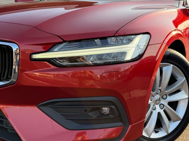 Ｖ６０ Ｔ５　モメンタム　８ＡＴ　ナビ　ＴＶ　ＥＴＣ２．０　Ｂｌｕｅｔｏｏｔｈ　ｃａｒｐｌａｙ　パワーバックドア　ＢＬＩＳ　ブラックレザーシート　純正アルミホイール　スマートキー　シートヒーター　ＬＥＤヘッドライト（25枚目）