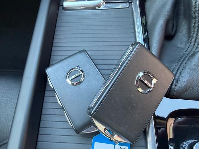 Ｖ６０ Ｔ５　モメンタム　８ＡＴ　ナビ　ＴＶ　ＥＴＣ２．０　Ｂｌｕｅｔｏｏｔｈ　ｃａｒｐｌａｙ　パワーバックドア　ＢＬＩＳ　ブラックレザーシート　純正アルミホイール　スマートキー　シートヒーター　ＬＥＤヘッドライト（43枚目）