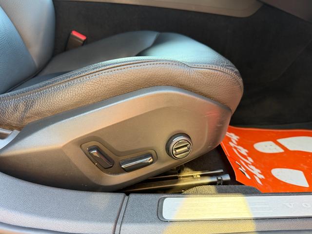 Ｖ６０ Ｔ５　モメンタム　８ＡＴ　ナビ　ＴＶ　ＥＴＣ２．０　Ｂｌｕｅｔｏｏｔｈ　ｃａｒｐｌａｙ　パワーバックドア　ＢＬＩＳ　ブラックレザーシート　純正アルミホイール　スマートキー　シートヒーター　ＬＥＤヘッドライト（50枚目）