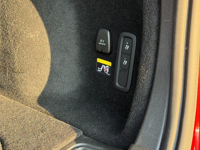 Ｖ６０ Ｔ５　モメンタム　８ＡＴ　ナビ　ＴＶ　ＥＴＣ２．０　Ｂｌｕｅｔｏｏｔｈ　ｃａｒｐｌａｙ　パワーバックドア　ＢＬＩＳ　ブラックレザーシート　純正アルミホイール　スマートキー　シートヒーター　ＬＥＤヘッドライト（73枚目）