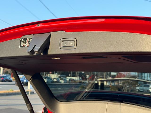 Ｖ６０ Ｔ５　モメンタム　８ＡＴ　ナビ　ＴＶ　ＥＴＣ２．０　Ｂｌｕｅｔｏｏｔｈ　ｃａｒｐｌａｙ　パワーバックドア　ＢＬＩＳ　ブラックレザーシート　純正アルミホイール　スマートキー　シートヒーター　ＬＥＤヘッドライト（74枚目）