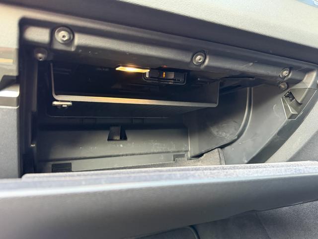 Ｖ６０ Ｔ５　モメンタム　８ＡＴ　ナビ　ＴＶ　ＥＴＣ２．０　Ｂｌｕｅｔｏｏｔｈ　ｃａｒｐｌａｙ　パワーバックドア　ＢＬＩＳ　ブラックレザーシート　純正アルミホイール　スマートキー　シートヒーター　ＬＥＤヘッドライト（75枚目）