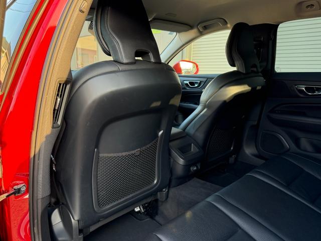 Ｖ６０ Ｔ５　モメンタム　８ＡＴ　ナビ　ＴＶ　ＥＴＣ２．０　Ｂｌｕｅｔｏｏｔｈ　ｃａｒｐｌａｙ　パワーバックドア　ＢＬＩＳ　ブラックレザーシート　純正アルミホイール　スマートキー　シートヒーター　ＬＥＤヘッドライト（78枚目）