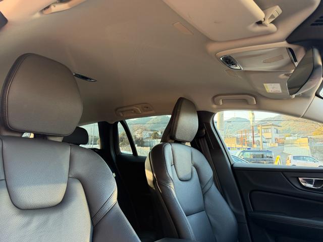 Ｖ６０ Ｔ５　モメンタム　８ＡＴ　ナビ　ＴＶ　ＥＴＣ２．０　Ｂｌｕｅｔｏｏｔｈ　ｃａｒｐｌａｙ　パワーバックドア　ＢＬＩＳ　ブラックレザーシート　純正アルミホイール　スマートキー　シートヒーター　ＬＥＤヘッドライト（79枚目）