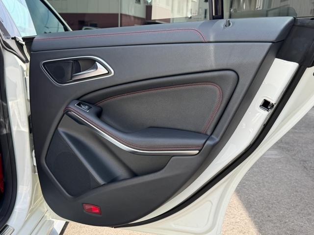 ＣＬＡ４５　４マチック　シューティングブレーク　黒革パワーシート　ｃａｒｐｌａｙ　ディスタンスパイロット　電動パワーバックドア　ナビ　バックカメラ　１８インチ純正アルミホイール　ＡＭＧレッドキャリパー（画像63）
