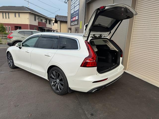 Ｖ６０ Ｔ５　インスクリプション　ナビ　ＴＶ　ＥＴＣ　Ｂｌｕｅｔｏｏｔｈ　ｃａｒｐｌａｙ　シートヒーター　シートクーラー　前後ドライブレコーダー　スマートキー（10枚目）
