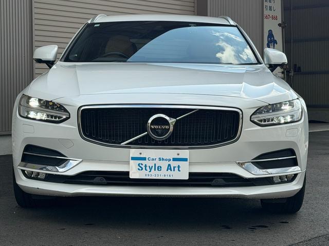 Ｖ９０ Ｔ５　モメンタム　ナビ　ＴＶ　ＥＴＣ２．０　Ｂｌｕｅｔｏｏｔｈ　ＣａｒＰｌａｙ　レザーシート　アダクティブクルーズコントロール　パワーバックドア　ブラインドスポットモニター（2枚目）