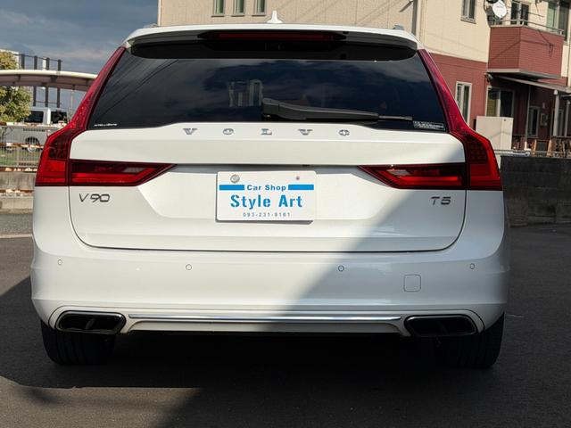 Ｖ９０ Ｔ５　モメンタム　ナビ　ＴＶ　ＥＴＣ２．０　Ｂｌｕｅｔｏｏｔｈ　ＣａｒＰｌａｙ　レザーシート　アダクティブクルーズコントロール　パワーバックドア　ブラインドスポットモニター（3枚目）