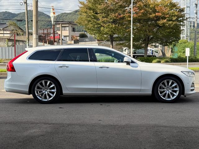 Ｖ９０ Ｔ５　モメンタム　ナビ　ＴＶ　ＥＴＣ２．０　Ｂｌｕｅｔｏｏｔｈ　ＣａｒＰｌａｙ　レザーシート　アダクティブクルーズコントロール　パワーバックドア　ブラインドスポットモニター（4枚目）