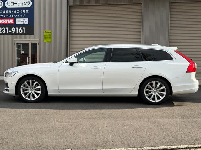 Ｖ９０ Ｔ５　モメンタム　ナビ　ＴＶ　ＥＴＣ２．０　Ｂｌｕｅｔｏｏｔｈ　ＣａｒＰｌａｙ　レザーシート　アダクティブクルーズコントロール　パワーバックドア　ブラインドスポットモニター（5枚目）