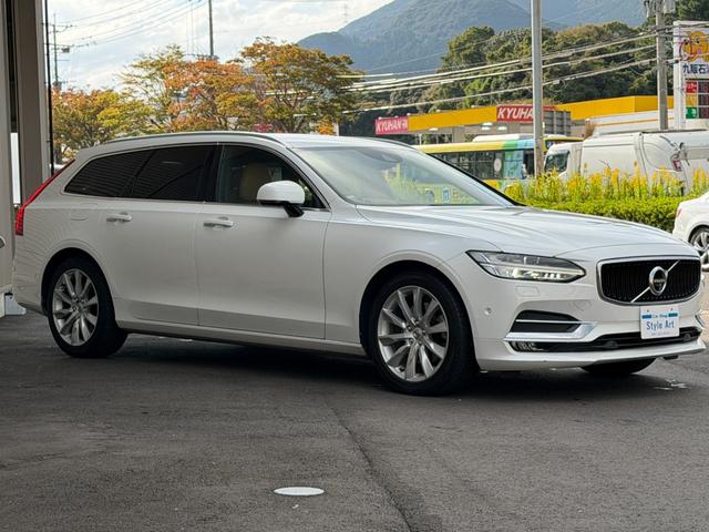 Ｖ９０ Ｔ５　モメンタム　ナビ　ＴＶ　ＥＴＣ２．０　Ｂｌｕｅｔｏｏｔｈ　ＣａｒＰｌａｙ　レザーシート　アダクティブクルーズコントロール　パワーバックドア　ブラインドスポットモニター（6枚目）