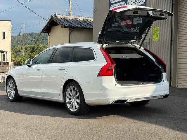 Ｖ９０ Ｔ５　モメンタム　ナビ　ＴＶ　ＥＴＣ２．０　Ｂｌｕｅｔｏｏｔｈ　ＣａｒＰｌａｙ　レザーシート　アダクティブクルーズコントロール　パワーバックドア　ブラインドスポットモニター（12枚目）