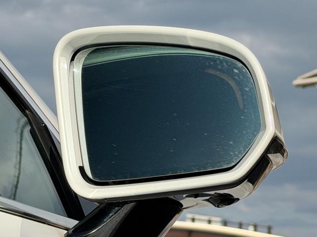 Ｖ９０ Ｔ５　モメンタム　ナビ　ＴＶ　ＥＴＣ２．０　Ｂｌｕｅｔｏｏｔｈ　ＣａｒＰｌａｙ　レザーシート　アダクティブクルーズコントロール　パワーバックドア　ブラインドスポットモニター（17枚目）