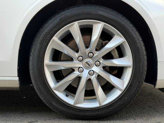 Ｖ９０ Ｔ５　モメンタム　ナビ　ＴＶ　ＥＴＣ２．０　Ｂｌｕｅｔｏｏｔｈ　ＣａｒＰｌａｙ　レザーシート　アダクティブクルーズコントロール　パワーバックドア　ブラインドスポットモニター（23枚目）