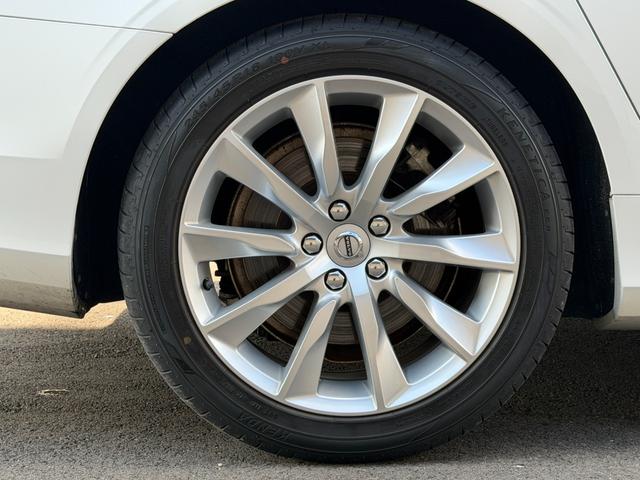 Ｖ９０ Ｔ５　モメンタム　ナビ　ＴＶ　ＥＴＣ２．０　Ｂｌｕｅｔｏｏｔｈ　ＣａｒＰｌａｙ　レザーシート　アダクティブクルーズコントロール　パワーバックドア　ブラインドスポットモニター（24枚目）