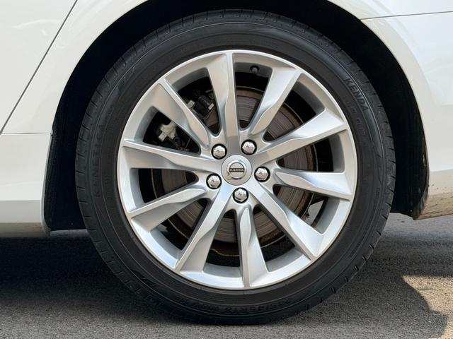 Ｖ９０ Ｔ５　モメンタム　ナビ　ＴＶ　ＥＴＣ２．０　Ｂｌｕｅｔｏｏｔｈ　ＣａｒＰｌａｙ　レザーシート　アダクティブクルーズコントロール　パワーバックドア　ブラインドスポットモニター（25枚目）