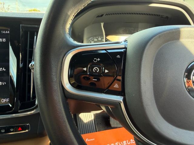 Ｖ９０ Ｔ５　モメンタム　ナビ　ＴＶ　ＥＴＣ２．０　Ｂｌｕｅｔｏｏｔｈ　ＣａｒＰｌａｙ　レザーシート　アダクティブクルーズコントロール　パワーバックドア　ブラインドスポットモニター（31枚目）