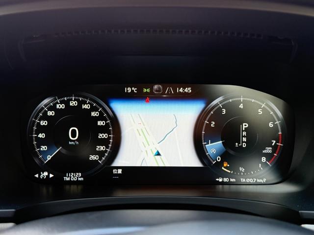 Ｖ９０ Ｔ５　モメンタム　ナビ　ＴＶ　ＥＴＣ２．０　Ｂｌｕｅｔｏｏｔｈ　ＣａｒＰｌａｙ　レザーシート　アダクティブクルーズコントロール　パワーバックドア　ブラインドスポットモニター（34枚目）