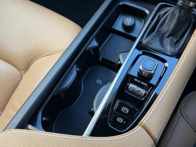 Ｖ９０ Ｔ５　モメンタム　ナビ　ＴＶ　ＥＴＣ２．０　Ｂｌｕｅｔｏｏｔｈ　ＣａｒＰｌａｙ　レザーシート　アダクティブクルーズコントロール　パワーバックドア　ブラインドスポットモニター（44枚目）