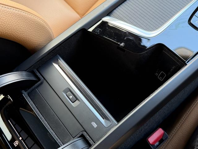 Ｖ９０ Ｔ５　モメンタム　ナビ　ＴＶ　ＥＴＣ２．０　Ｂｌｕｅｔｏｏｔｈ　ＣａｒＰｌａｙ　レザーシート　アダクティブクルーズコントロール　パワーバックドア　ブラインドスポットモニター（45枚目）