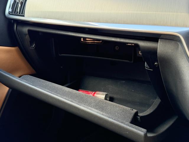 Ｖ９０ Ｔ５　モメンタム　ナビ　ＴＶ　ＥＴＣ２．０　Ｂｌｕｅｔｏｏｔｈ　ＣａｒＰｌａｙ　レザーシート　アダクティブクルーズコントロール　パワーバックドア　ブラインドスポットモニター（47枚目）