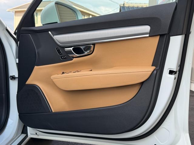 Ｖ９０ Ｔ５　モメンタム　ナビ　ＴＶ　ＥＴＣ２．０　Ｂｌｕｅｔｏｏｔｈ　ＣａｒＰｌａｙ　レザーシート　アダクティブクルーズコントロール　パワーバックドア　ブラインドスポットモニター（51枚目）