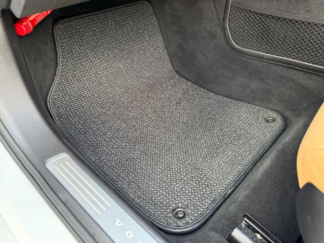 Ｖ９０ Ｔ５　モメンタム　ナビ　ＴＶ　ＥＴＣ２．０　Ｂｌｕｅｔｏｏｔｈ　ＣａｒＰｌａｙ　レザーシート　アダクティブクルーズコントロール　パワーバックドア　ブラインドスポットモニター（59枚目）