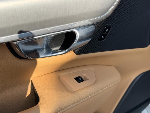 Ｖ９０ Ｔ５　モメンタム　ナビ　ＴＶ　ＥＴＣ２．０　Ｂｌｕｅｔｏｏｔｈ　ＣａｒＰｌａｙ　レザーシート　アダクティブクルーズコントロール　パワーバックドア　ブラインドスポットモニター（63枚目）