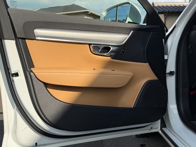 Ｖ９０ Ｔ５　モメンタム　ナビ　ＴＶ　ＥＴＣ２．０　Ｂｌｕｅｔｏｏｔｈ　ＣａｒＰｌａｙ　レザーシート　アダクティブクルーズコントロール　パワーバックドア　ブラインドスポットモニター（64枚目）