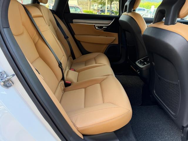 Ｖ９０ Ｔ５　モメンタム　ナビ　ＴＶ　ＥＴＣ２．０　Ｂｌｕｅｔｏｏｔｈ　ＣａｒＰｌａｙ　レザーシート　アダクティブクルーズコントロール　パワーバックドア　ブラインドスポットモニター（66枚目）